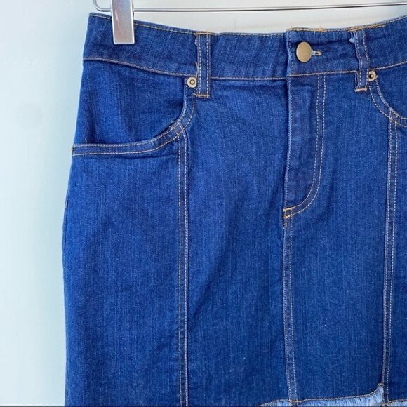 Forever 21 jean  skirt, mini length, with raw hem - Picture 5 of 9